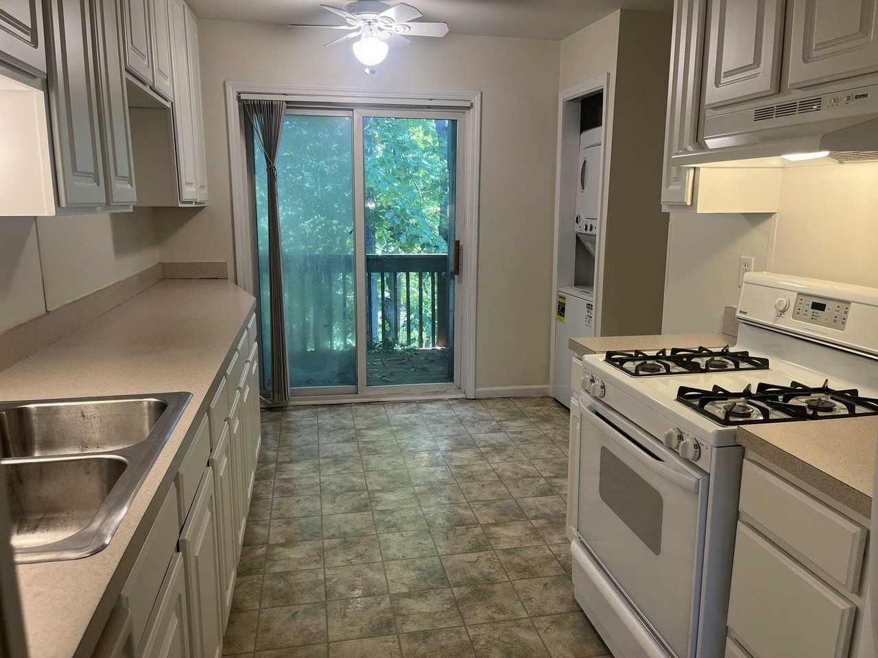 1934 Tall Oaks Dr #3B - Photo 4 of 9