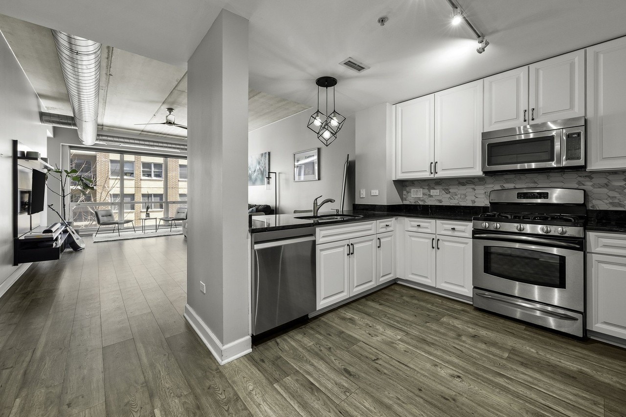 845 N Kingsbury St #412 - Photo 2 of 23