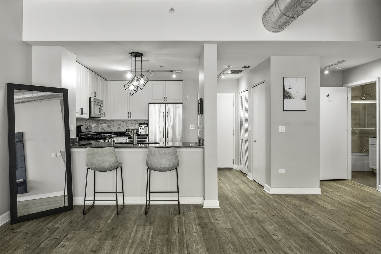 845 N Kingsbury St #412 - Photo 6 of 23