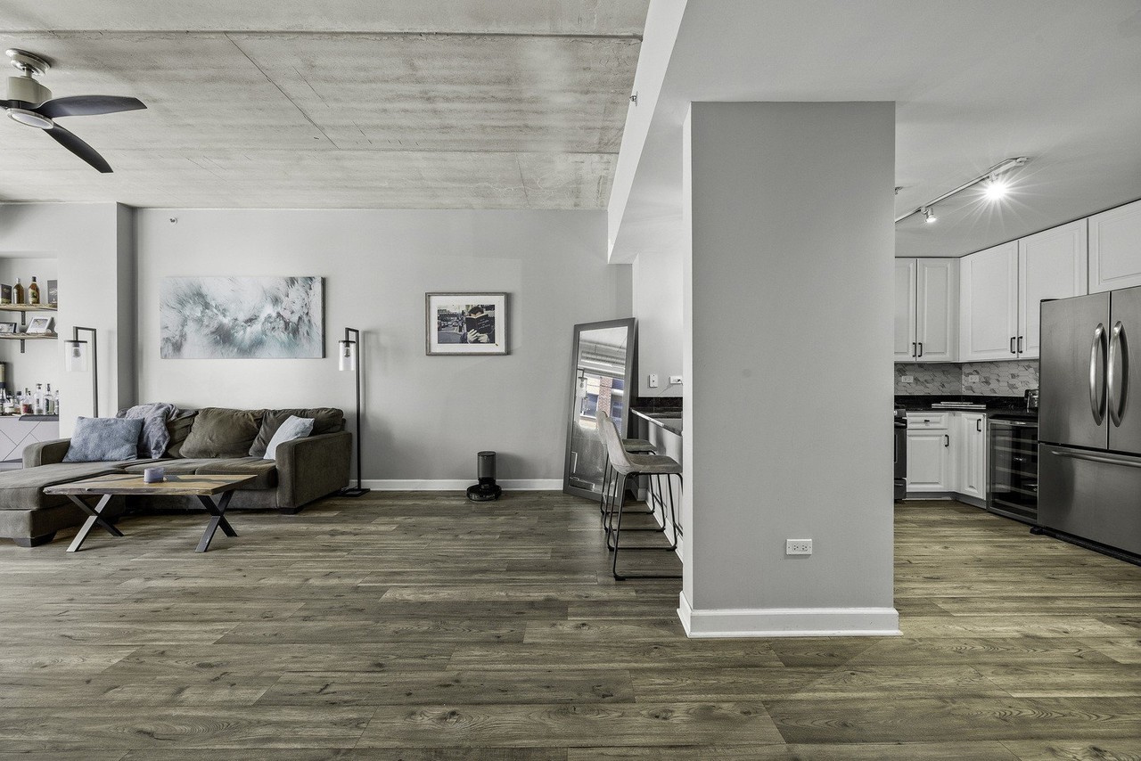 845 N Kingsbury St #412 - Photo 7 of 23