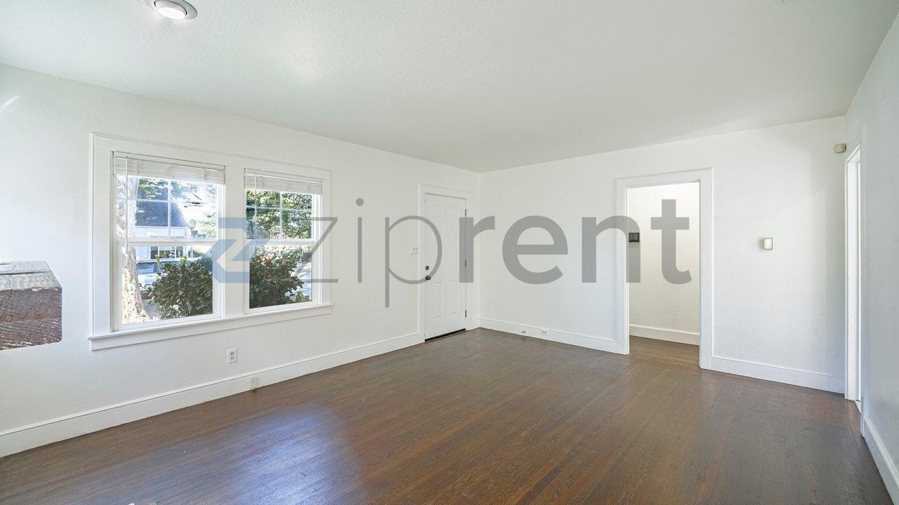 3574 D St - Photo 4 of 36