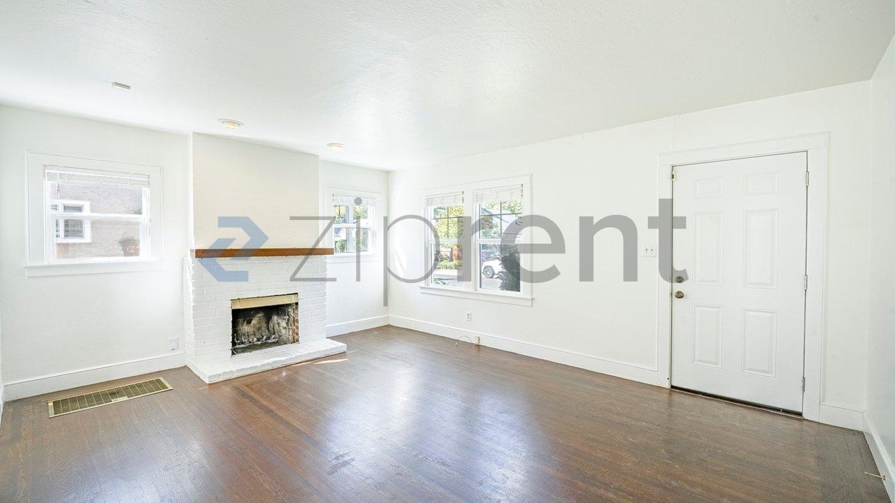 3574 D St - Photo 5 of 36