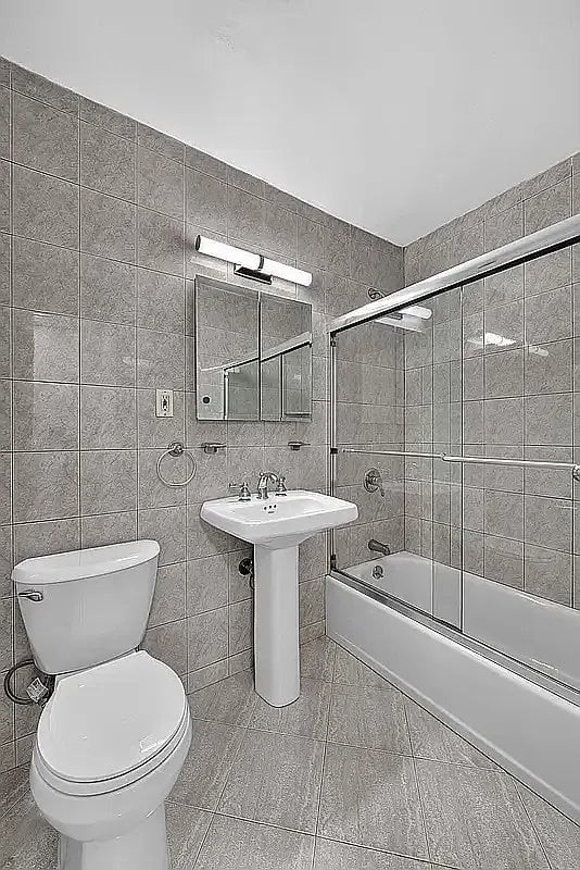 150 E 18th St #6K - Photo 4 of 5