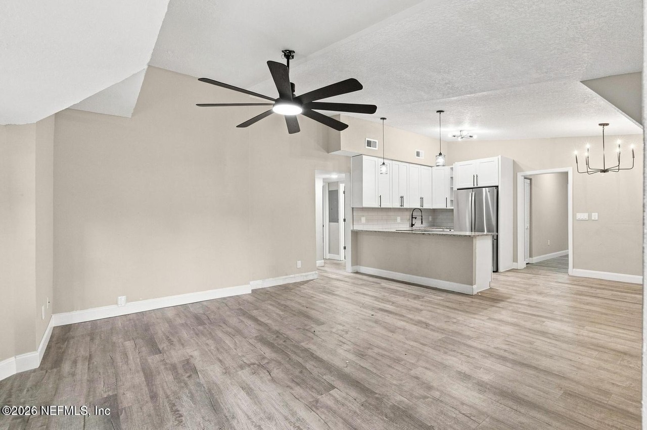 3406 Eve Dr W - Photo 4 of 28