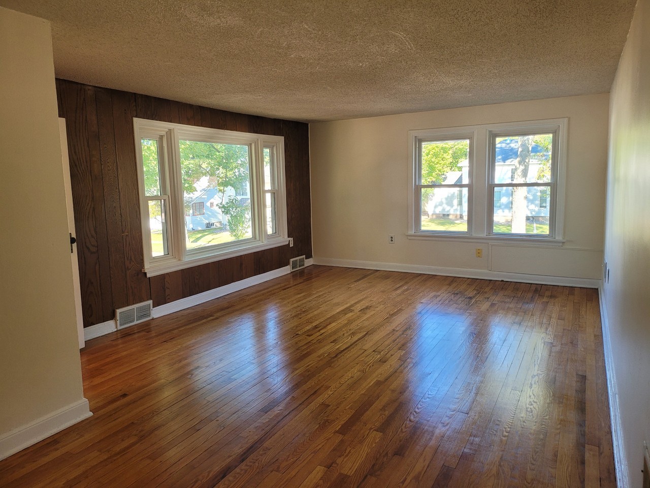 1305 Jefferson Ct #2 - Photo 2 of 8