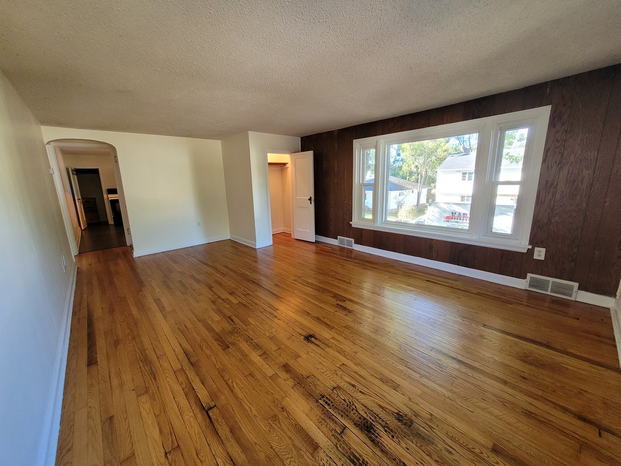 1305 Jefferson Ct #2 - Photo 3 of 8