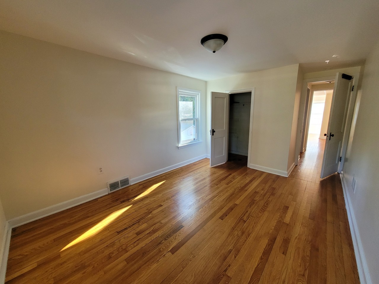 1305 Jefferson Ct #2 - Photo 4 of 8