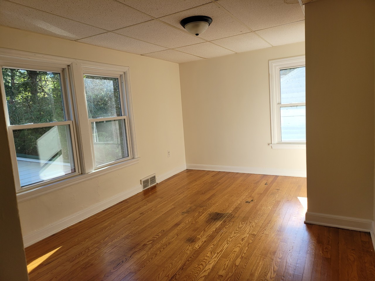 1305 Jefferson Ct #2 - Photo 5 of 8