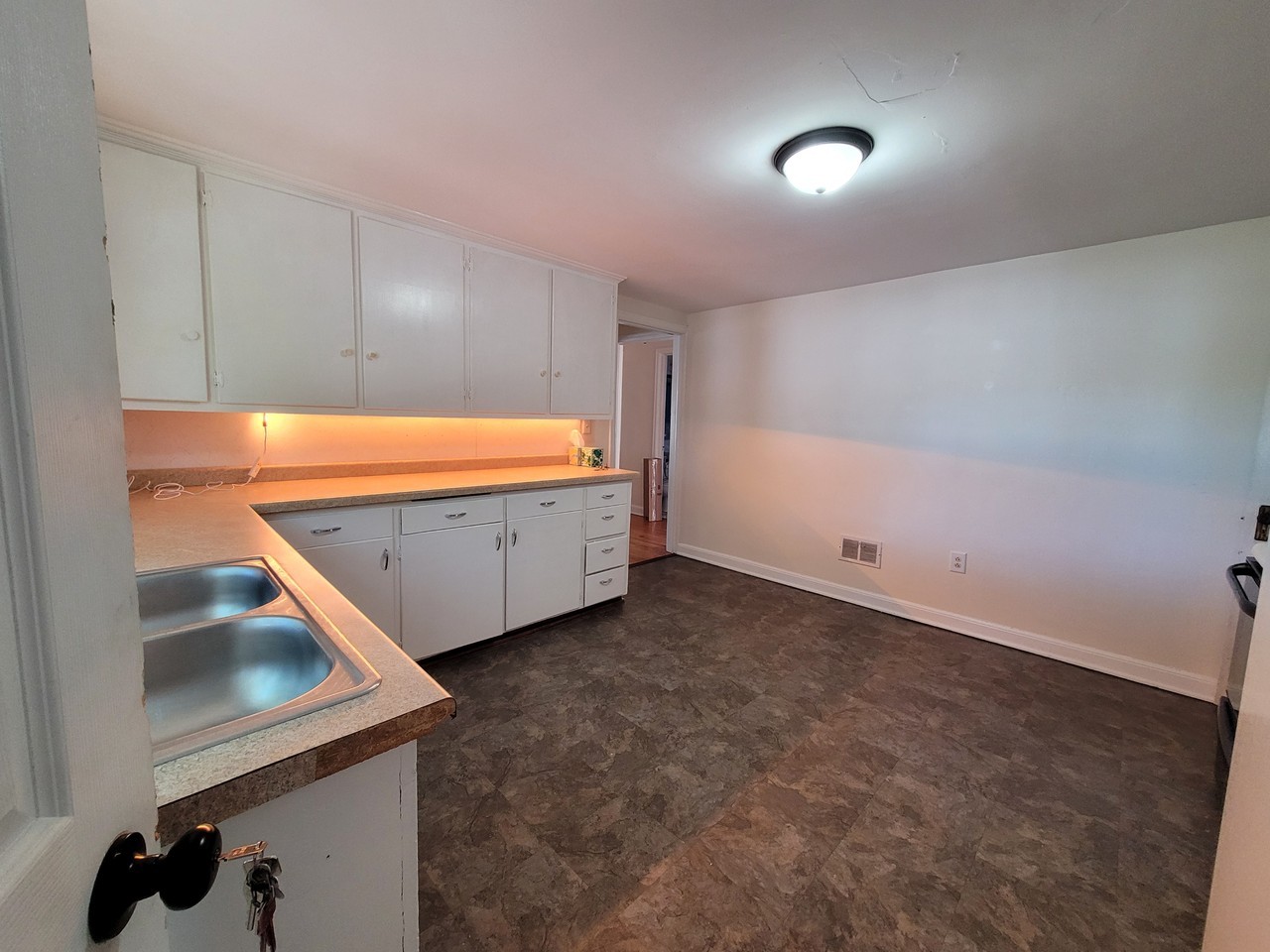 1305 Jefferson Ct #2 - Photo 7 of 8