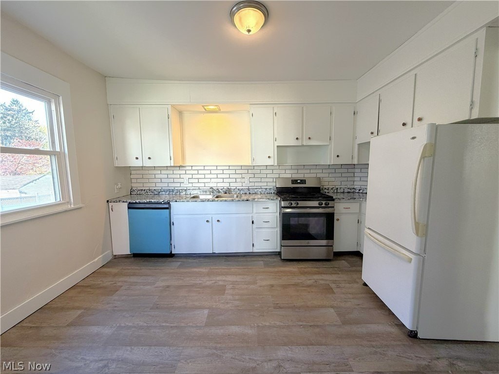 882 Redfern Ave - Photo 5 of 27