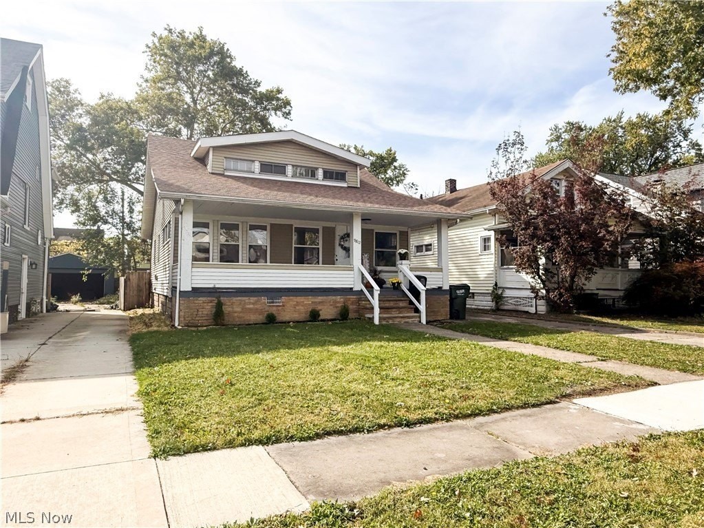 9812 Robinson Ave - Photo 3 of 33