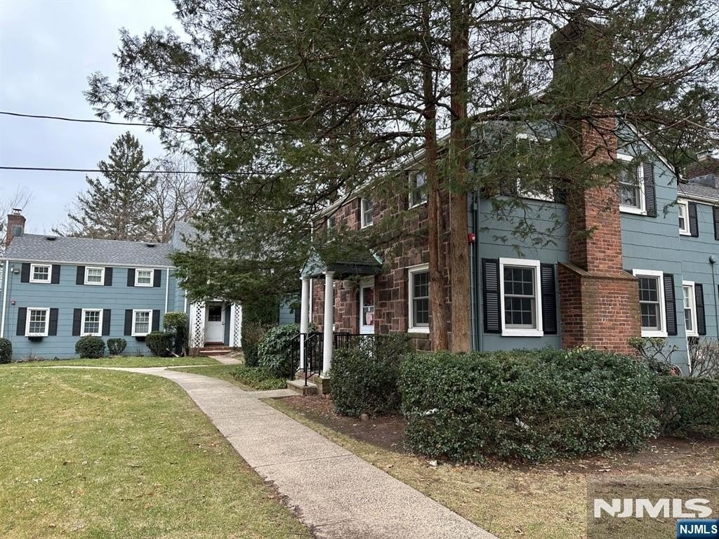 537 Grand Ave #M1 - Photo 2 of 20