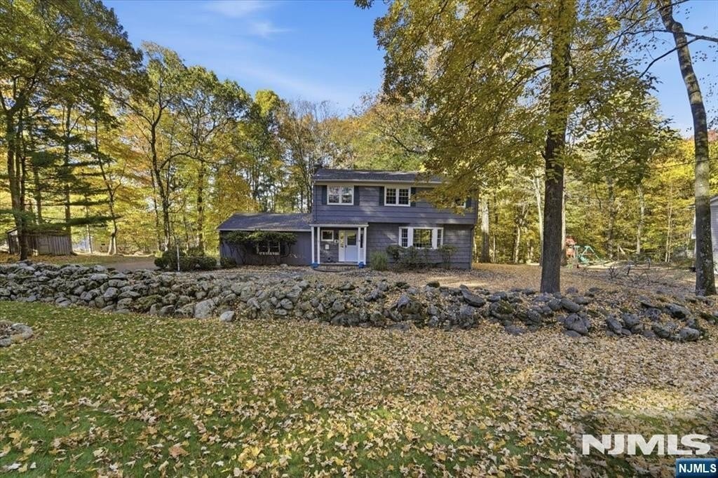 5 Acorn Ct - Photo 2 of 41