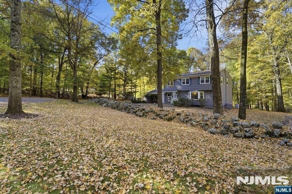 5 Acorn Ct - Photo 3 of 41