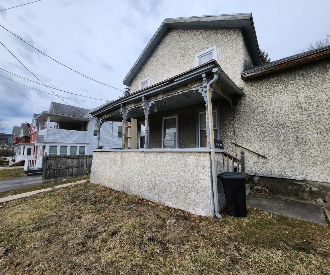 168 Terry St - Photo 4 of 30