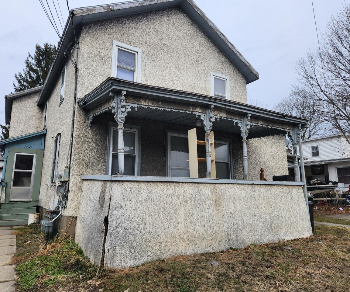 168 Terry St - Photo 6 of 30