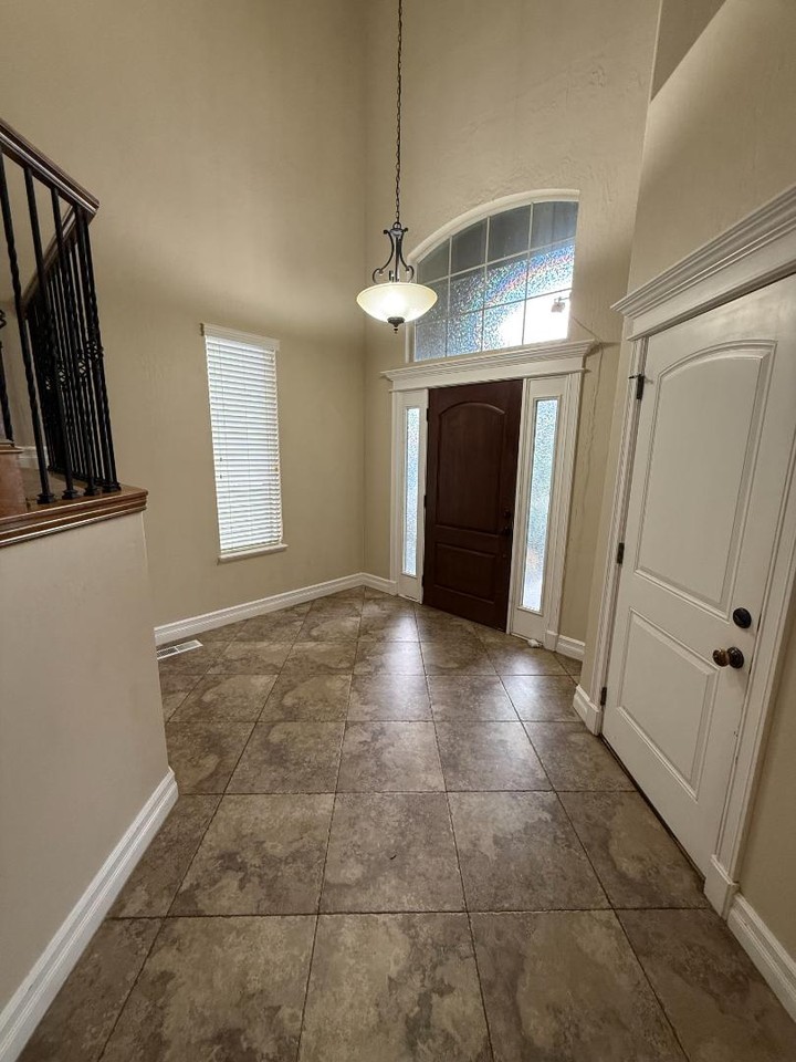 5072 N Fox Hollow Way - Photo 5 of 12