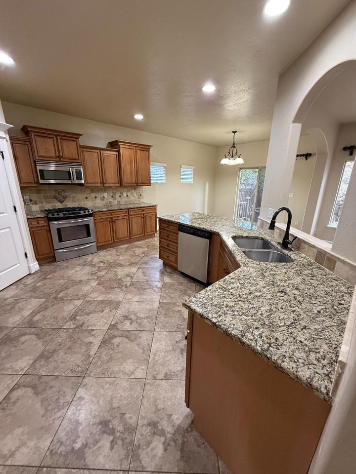 5072 N Fox Hollow Way - Photo 7 of 12