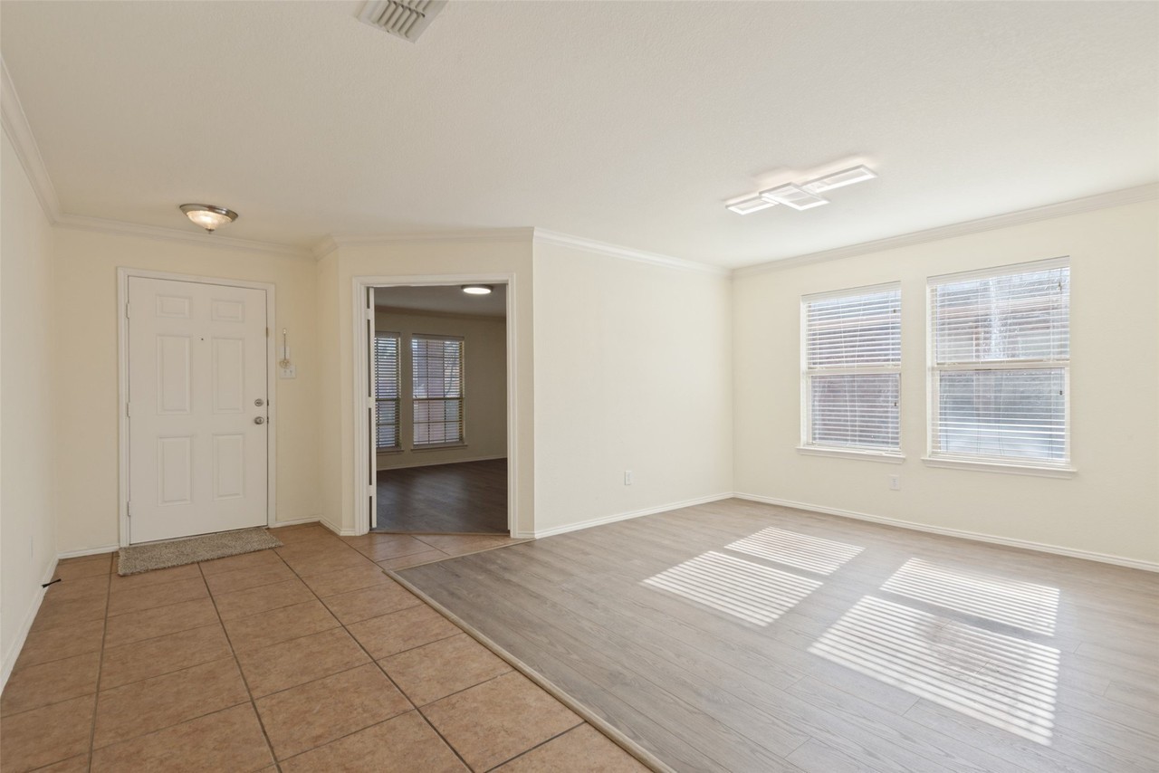 1008 Kimbro Dr - Photo 3 of 25