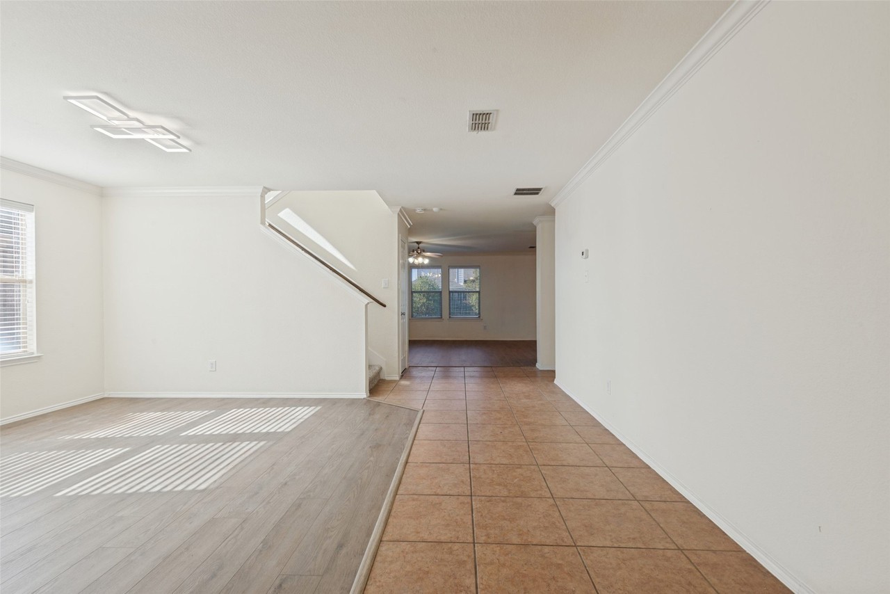 1008 Kimbro Dr - Photo 4 of 25