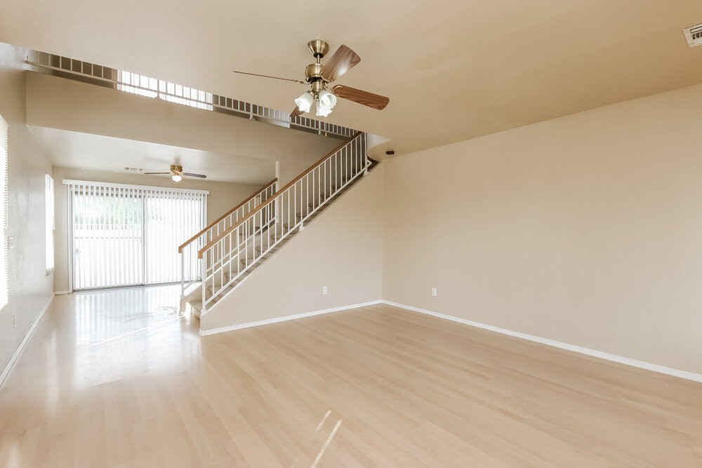 2832 S 65th Ave - Photo 2 of 12