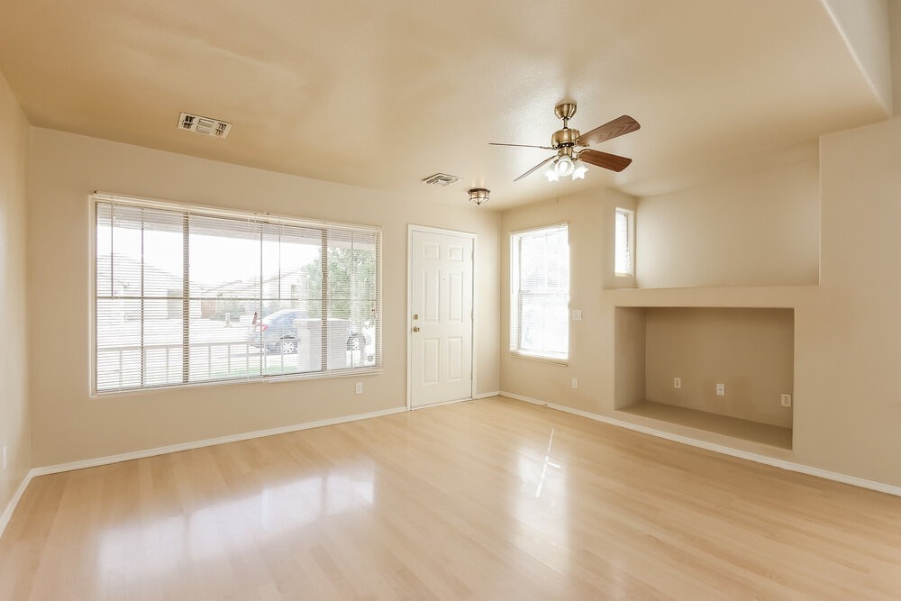 2832 S 65th Ave - Photo 3 of 12