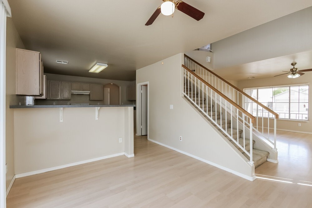 2832 S 65th Ave - Photo 4 of 12