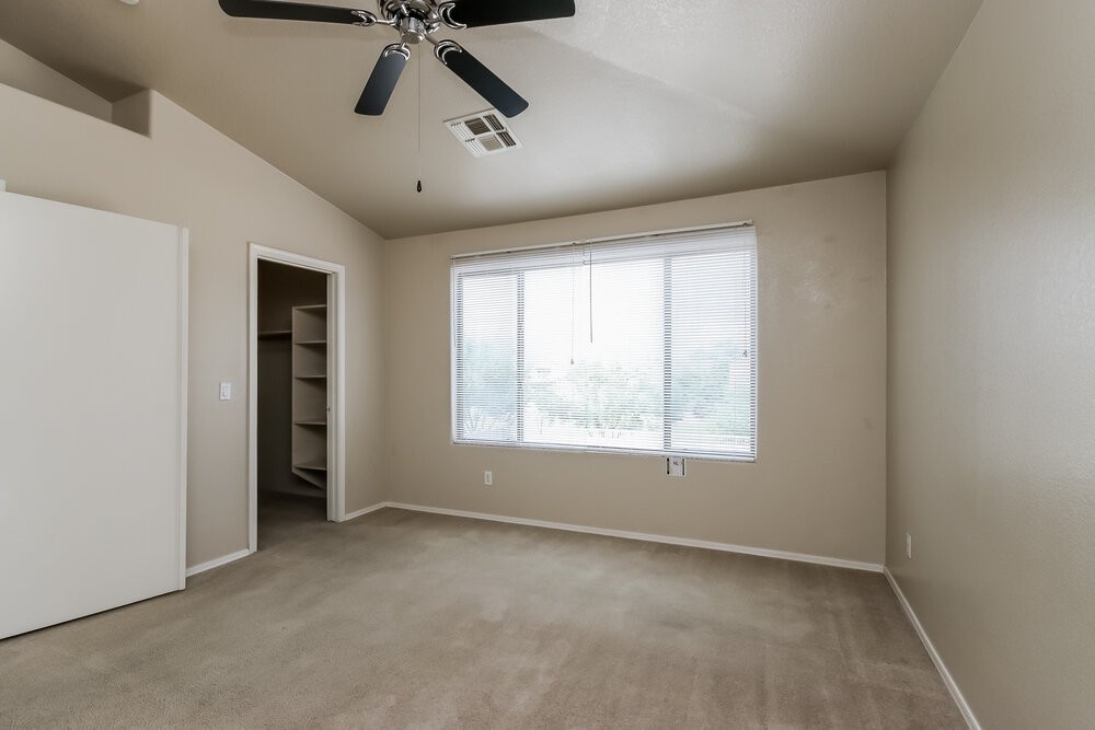 2832 S 65th Ave - Photo 7 of 12