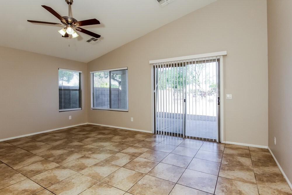 8407 S 47th Ln - Photo 4 of 16
