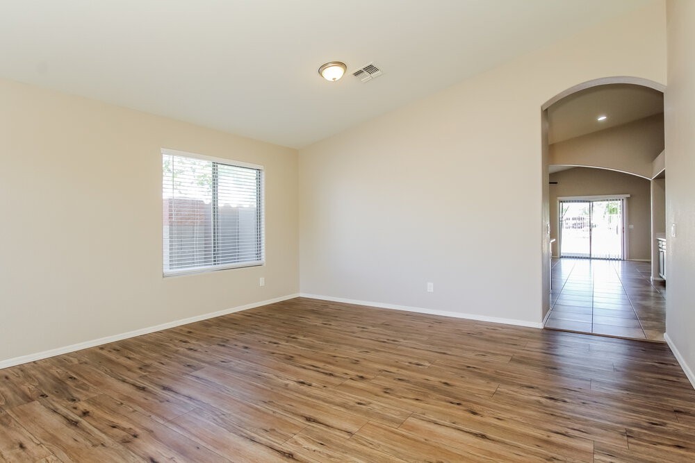 8407 S 47th Ln - Photo 5 of 16