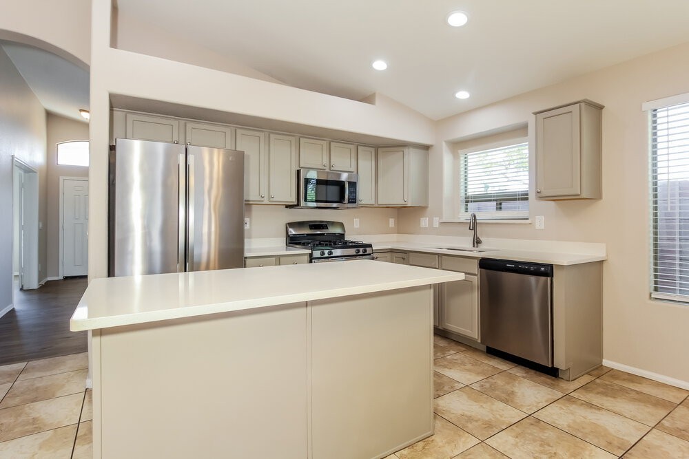 8407 S 47th Ln - Photo 6 of 16