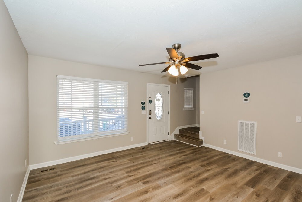 3437 Whitesail Ct - Photo 4 of 17