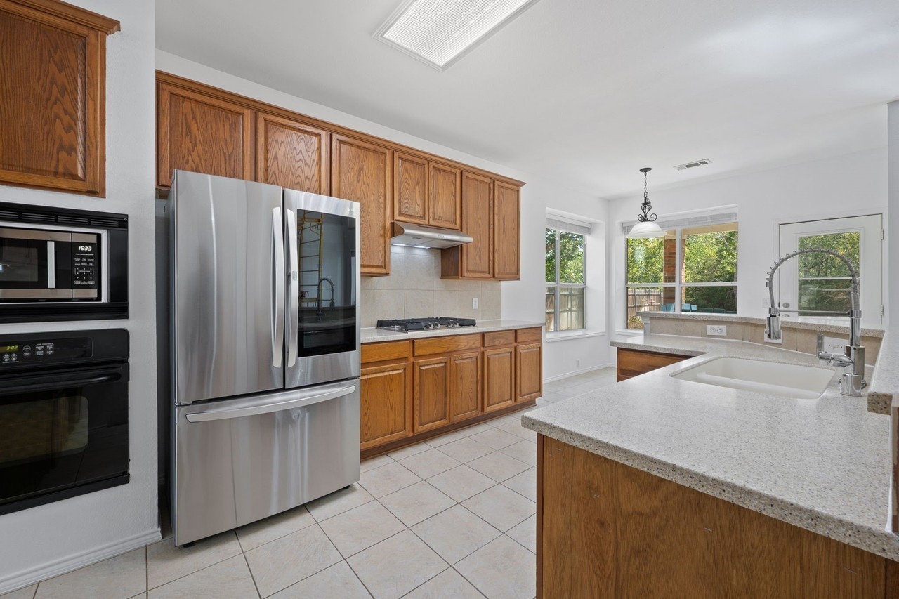 7004 Crenshaw Ln - Photo 2 of 28