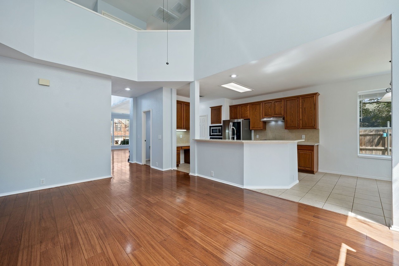7004 Crenshaw Ln - Photo 4 of 28