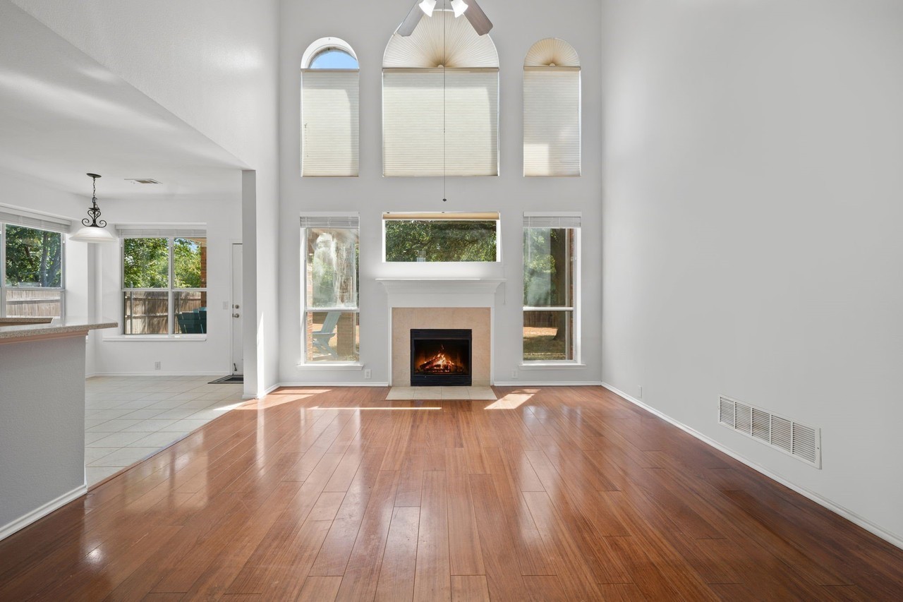 7004 Crenshaw Ln - Photo 5 of 28