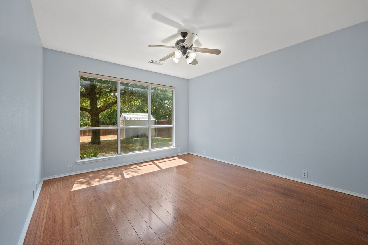 7004 Crenshaw Ln - Photo 6 of 28