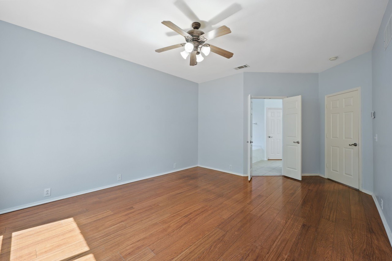 7004 Crenshaw Ln - Photo 7 of 28