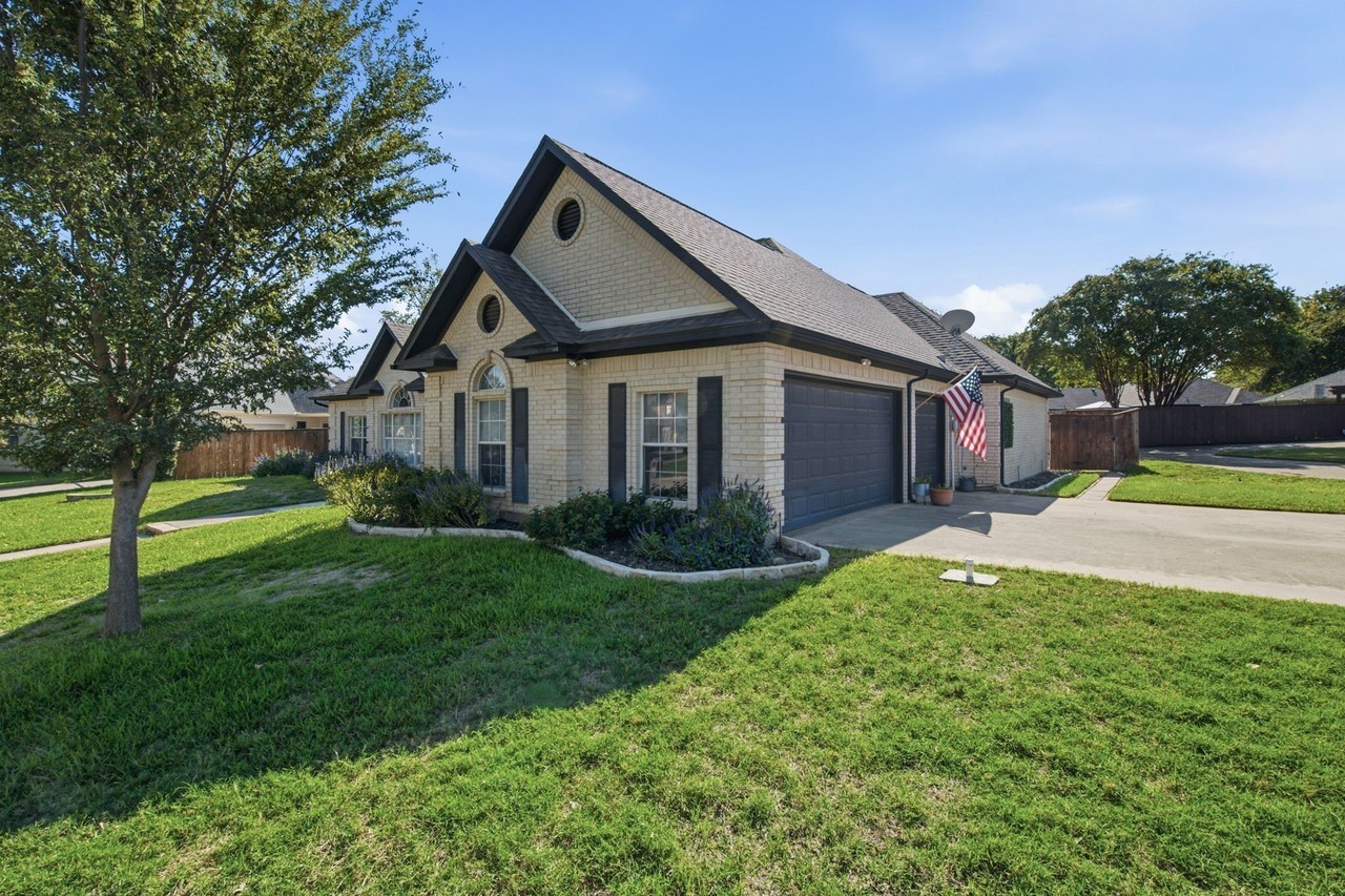 359 Leeward Cir - Photo 3 of 36