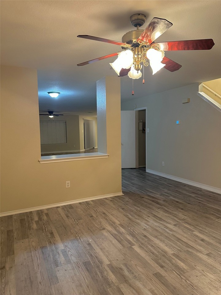 608 Condor Trl - Photo 3 of 22