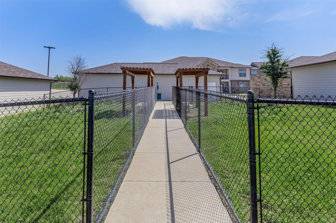 2991 Lakeside Dr #427 - Photo 4 of 12