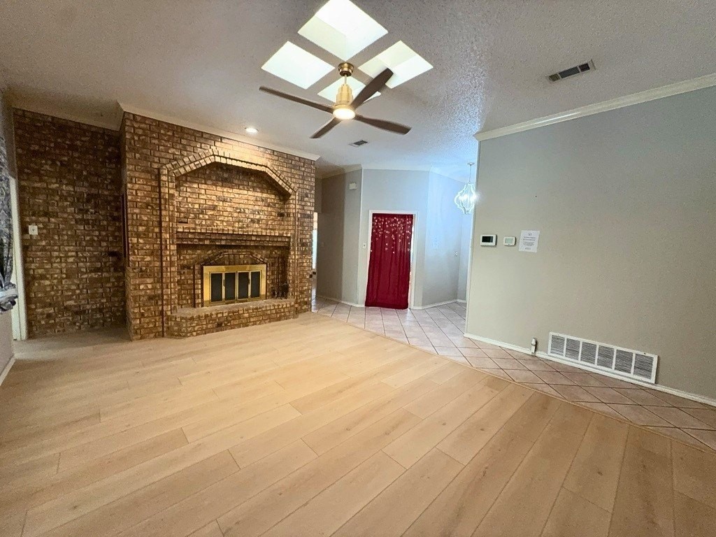 2217 Eva Ln - Photo 2 of 40