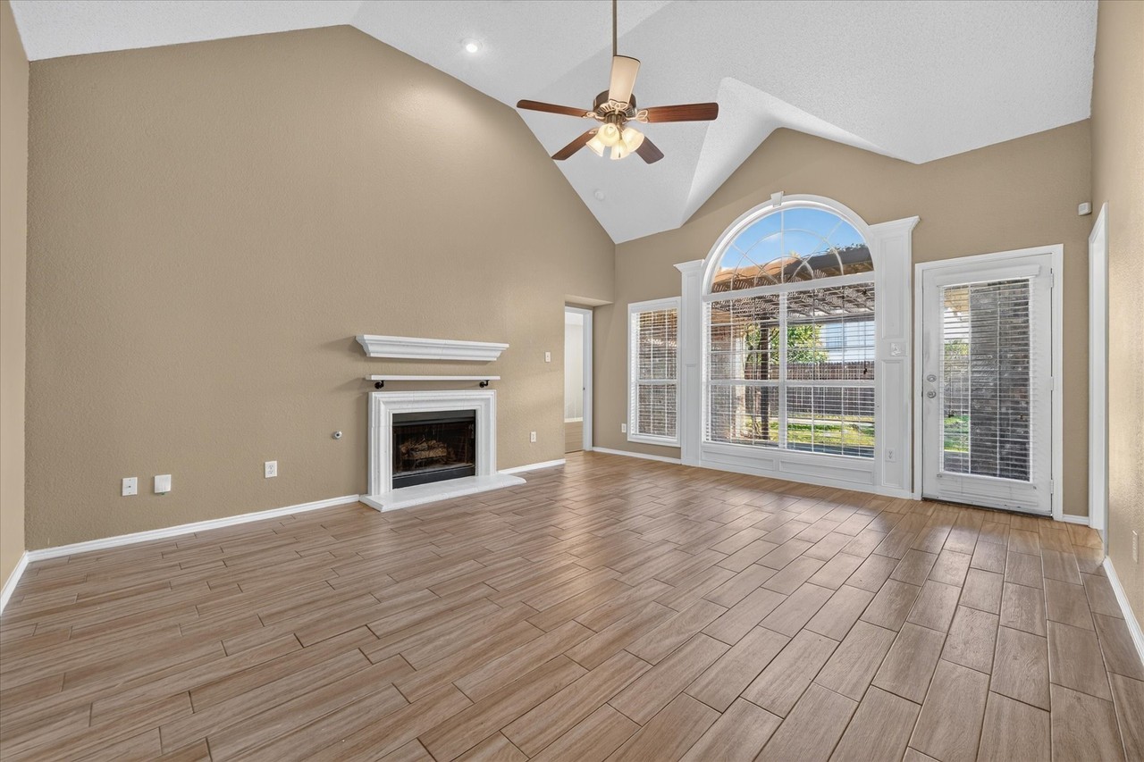 4520 Angelina Way - Photo 5 of 33
