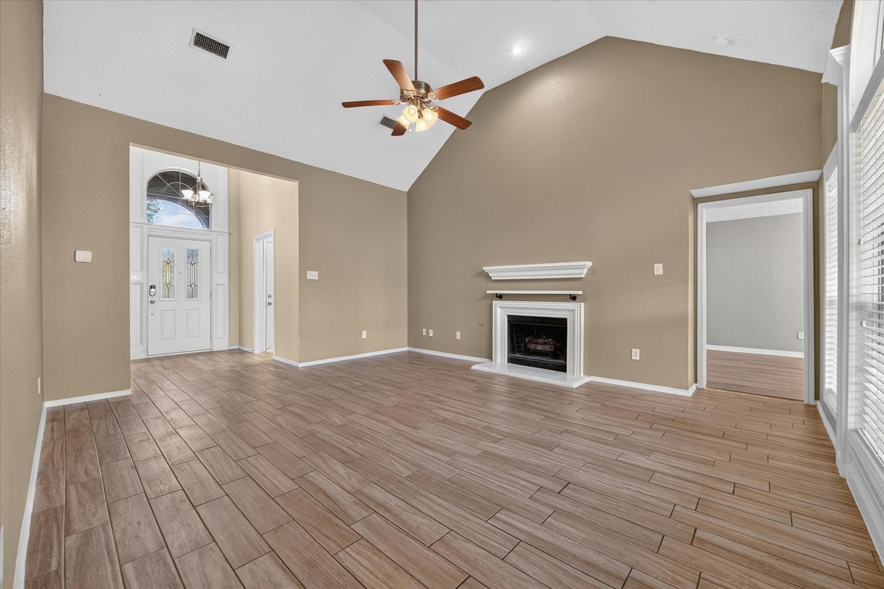 4520 Angelina Way - Photo 6 of 33