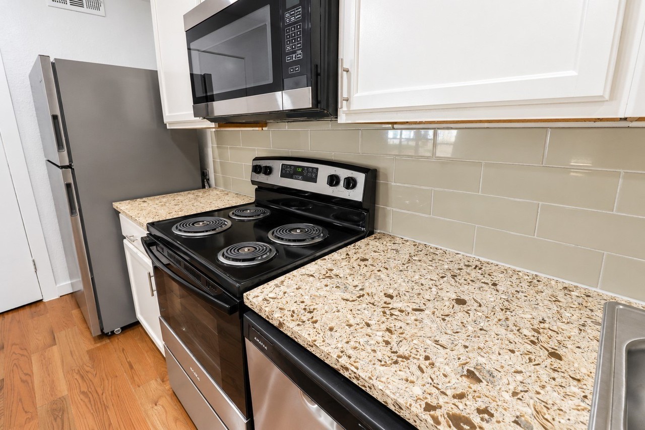 2402 Housley Dr - Photo 7 of 19