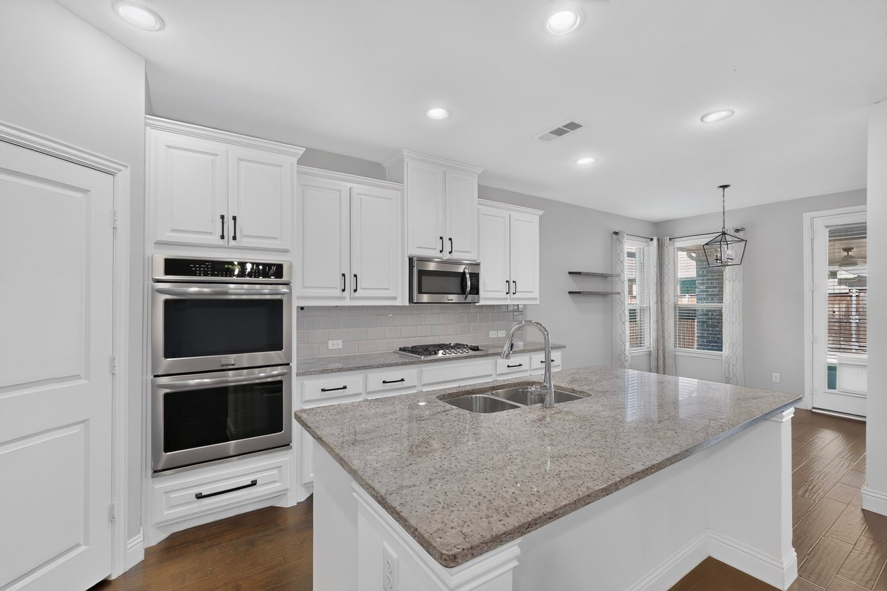 15713 Canyon Rdg - Photo 5 of 26
