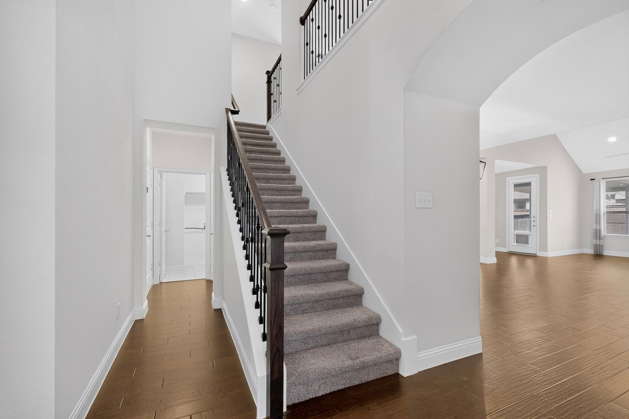 15713 Canyon Rdg - Photo 7 of 26