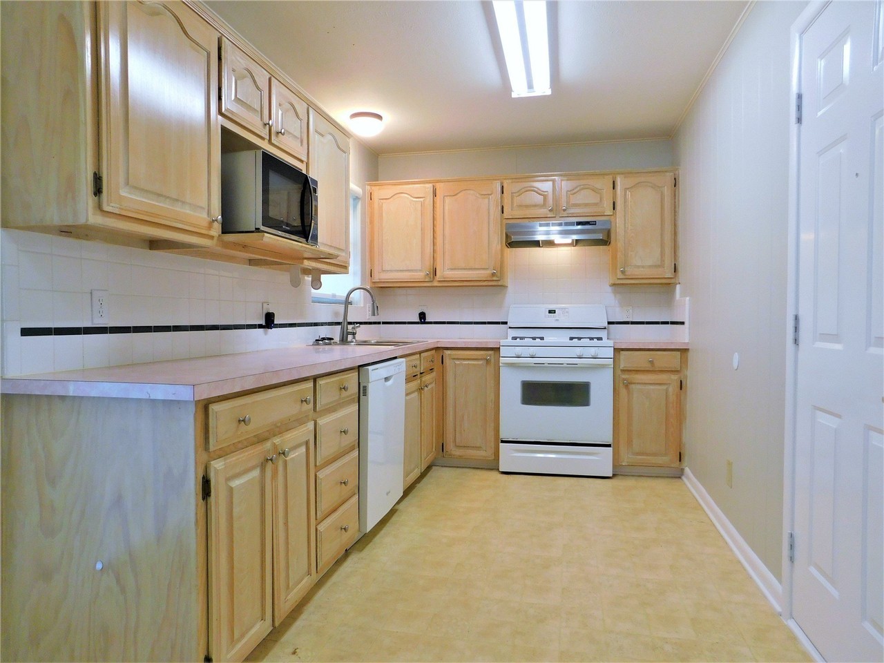 2014 Jacqueline Dr - Photo 7 of 22