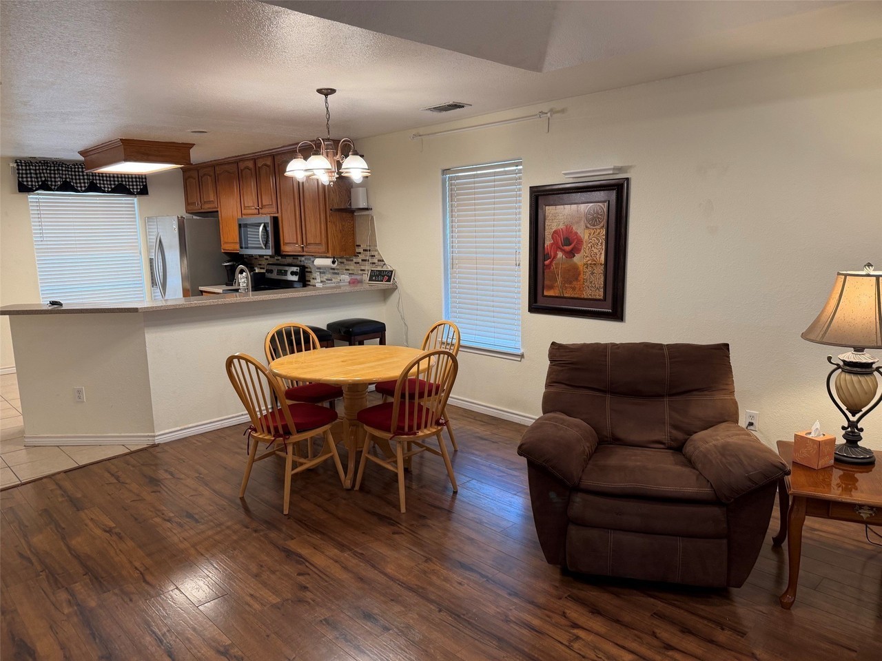 806 Eastover Dr - Photo 4 of 11