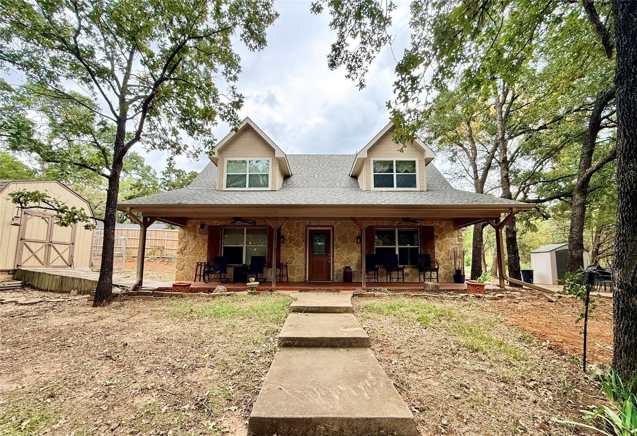233 Castle Dr - Photo 2 of 21