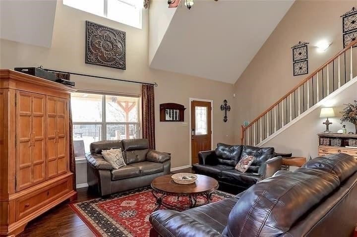 233 Castle Dr - Photo 6 of 21
